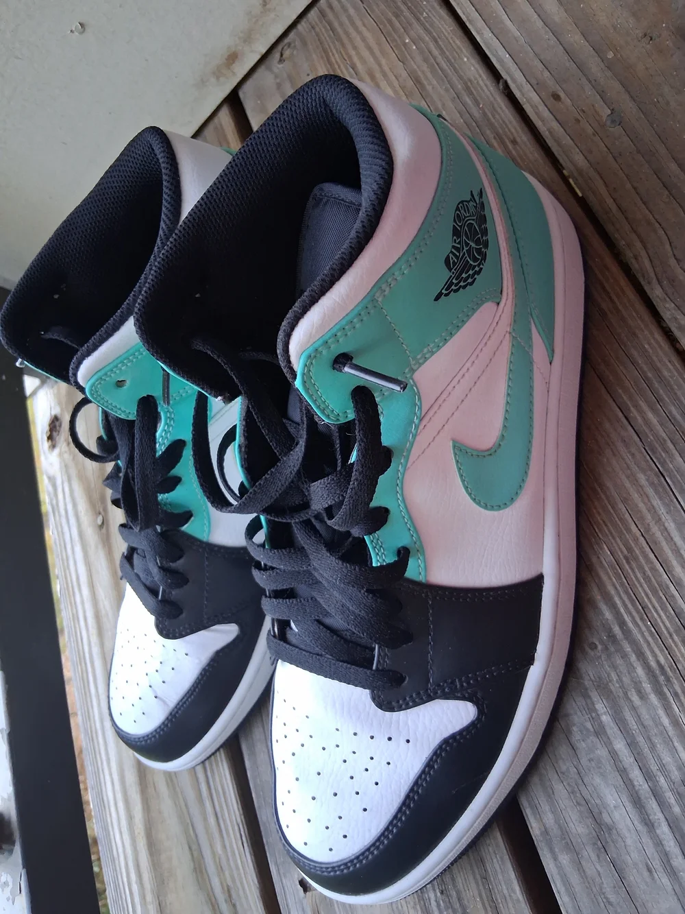 Nike Air Jordan 1 Mid Tropical Twist Igloo Black White Size 10 Mint Condition
